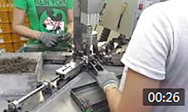汽车发电机电刷弹簧组装视频